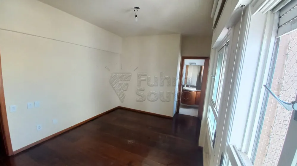 Comprar Apartamento / Padr&atilde;o em Pelotas R$ 650.000,00 - Foto 12