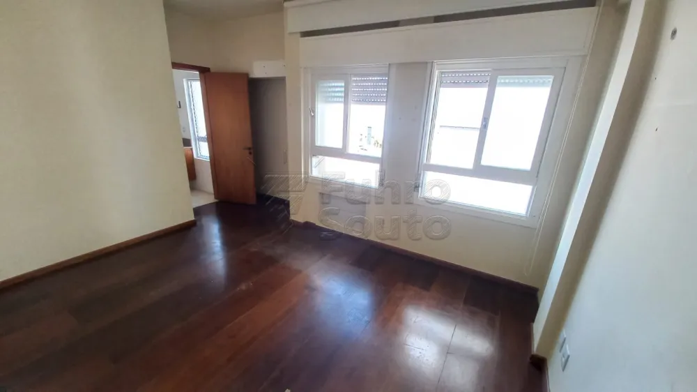 Comprar Apartamento / Padr&atilde;o em Pelotas R$ 650.000,00 - Foto 11
