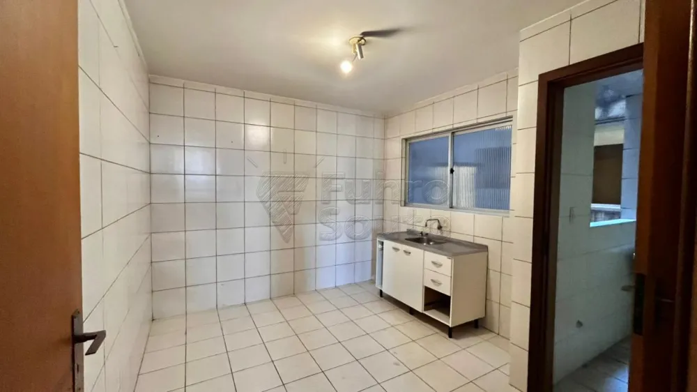 Comprar Apartamento / Padr&atilde;o em Pelotas R$ 320.000,00 - Foto 3