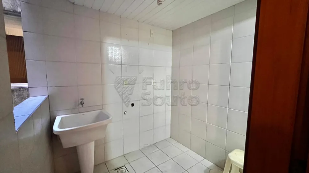 Comprar Apartamento / Padr&atilde;o em Pelotas R$ 320.000,00 - Foto 5