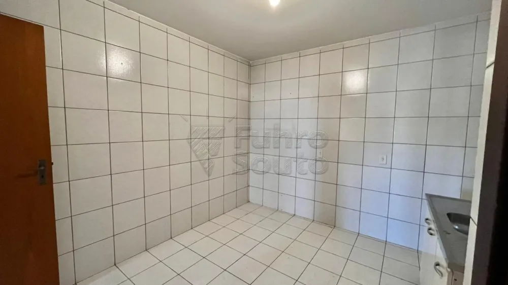 Comprar Apartamento / Padr&atilde;o em Pelotas R$ 320.000,00 - Foto 4