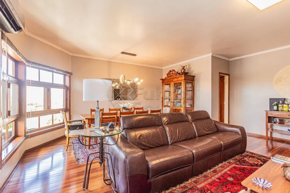 Comprar Apartamento / Padr&atilde;o em Pelotas R$ 980.000,00 - Foto 4