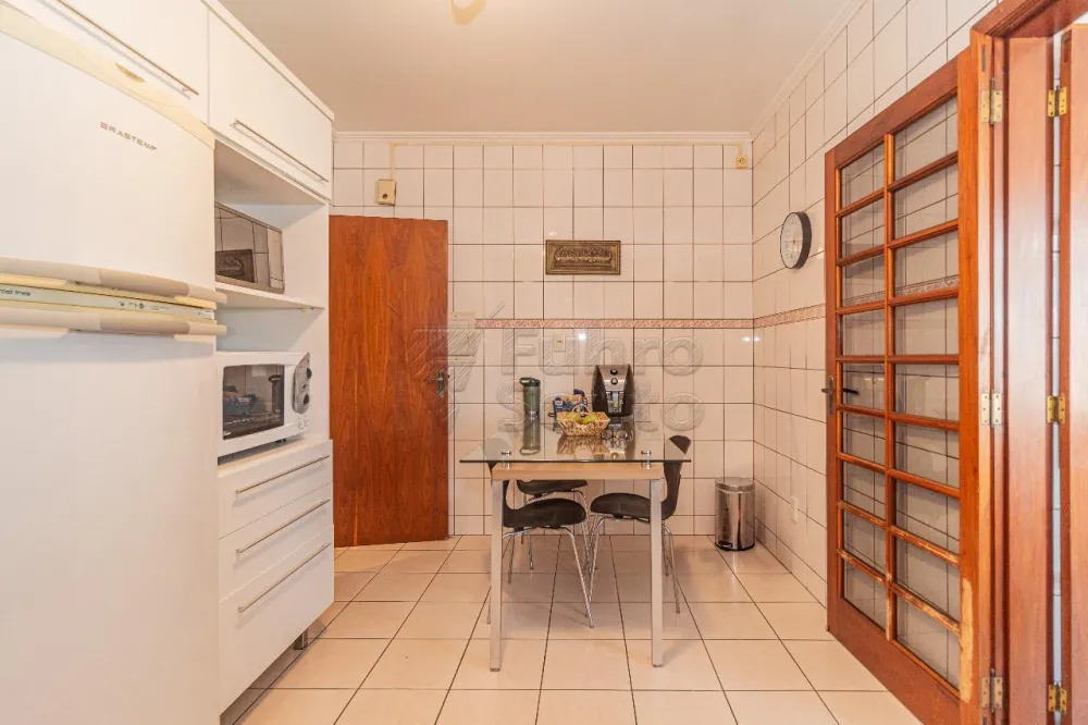 Comprar Apartamento / Padr&atilde;o em Pelotas R$ 980.000,00 - Foto 7