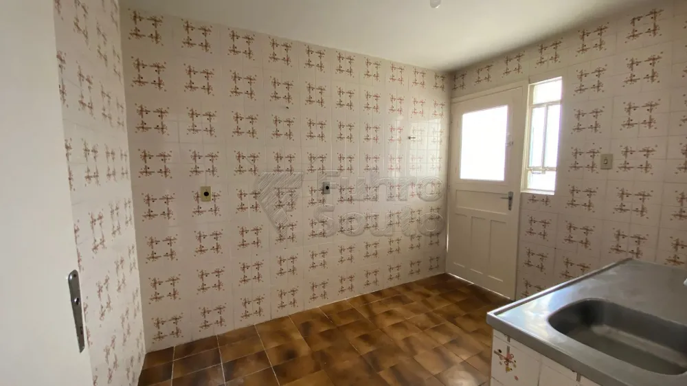 Comprar Apartamento / Padr&atilde;o em Pelotas R$ 280.000,00 - Foto 4