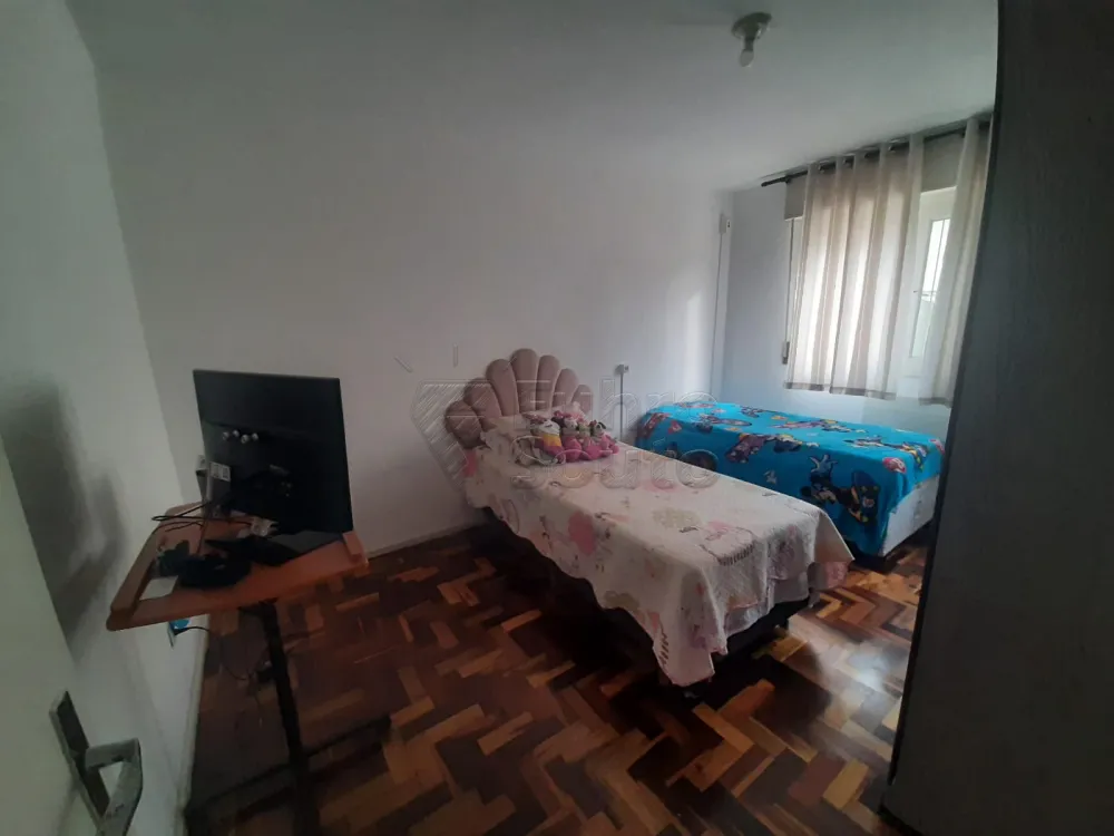 Comprar Apartamento / Padr&atilde;o em Pelotas R$ 350.000,00 - Foto 4
