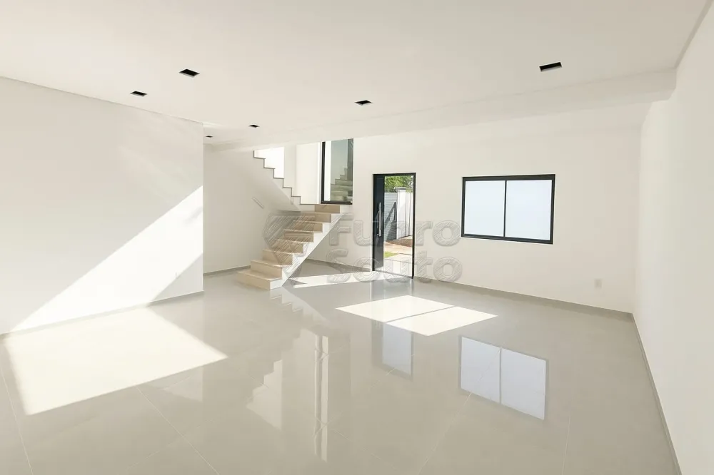 Comprar Casa / Padr&atilde;o em Pelotas R$ 495.000,00 - Foto 1