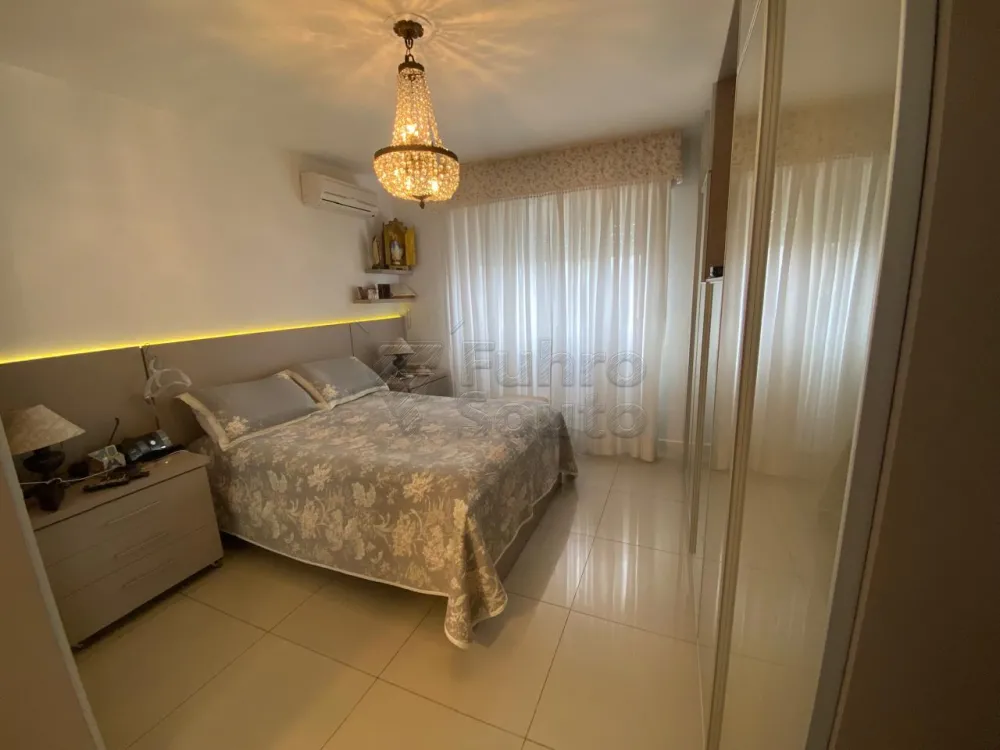 Comprar Casa / Padr&atilde;o em Pelotas R$ 800.000,00 - Foto 8