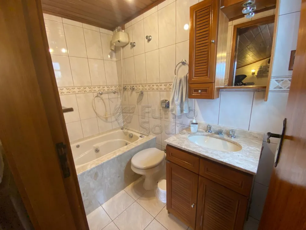 Comprar Casa / Padr&atilde;o em Pelotas R$ 800.000,00 - Foto 12