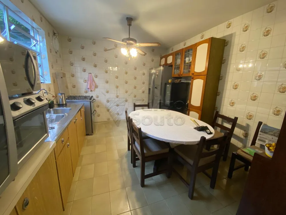 Comprar Casa / Padr&atilde;o em Pelotas R$ 800.000,00 - Foto 5