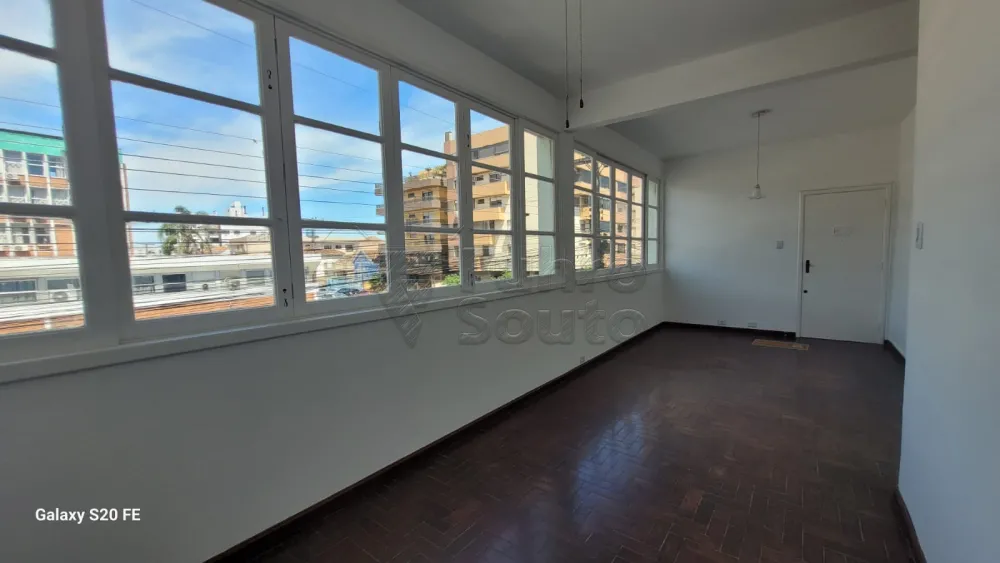 Comprar Apartamento / Padr&atilde;o em Pelotas R$ 195.000,00 - Foto 1