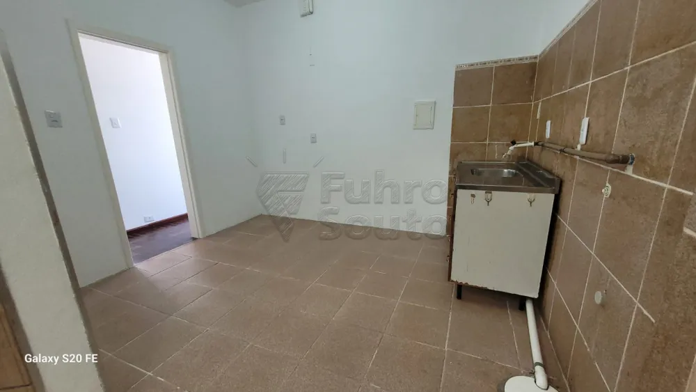 Comprar Apartamento / Padr&atilde;o em Pelotas R$ 195.000,00 - Foto 3