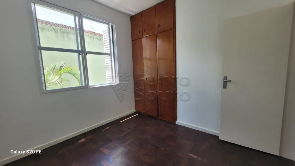 Comprar Apartamento / Padr&atilde;o em Pelotas R$ 195.000,00 - Foto 4
