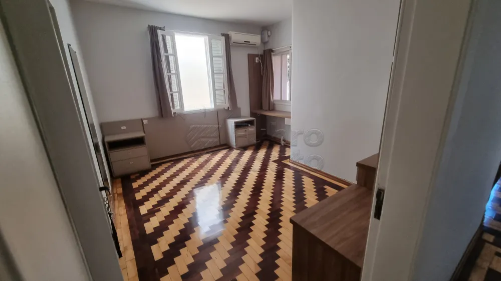 Comprar Casa / Padr&atilde;o em Pelotas R$ 700.000,00 - Foto 4