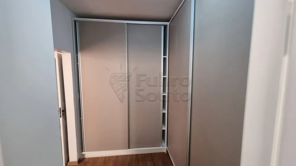 Comprar Casa / Padr&atilde;o em Pelotas R$ 700.000,00 - Foto 5