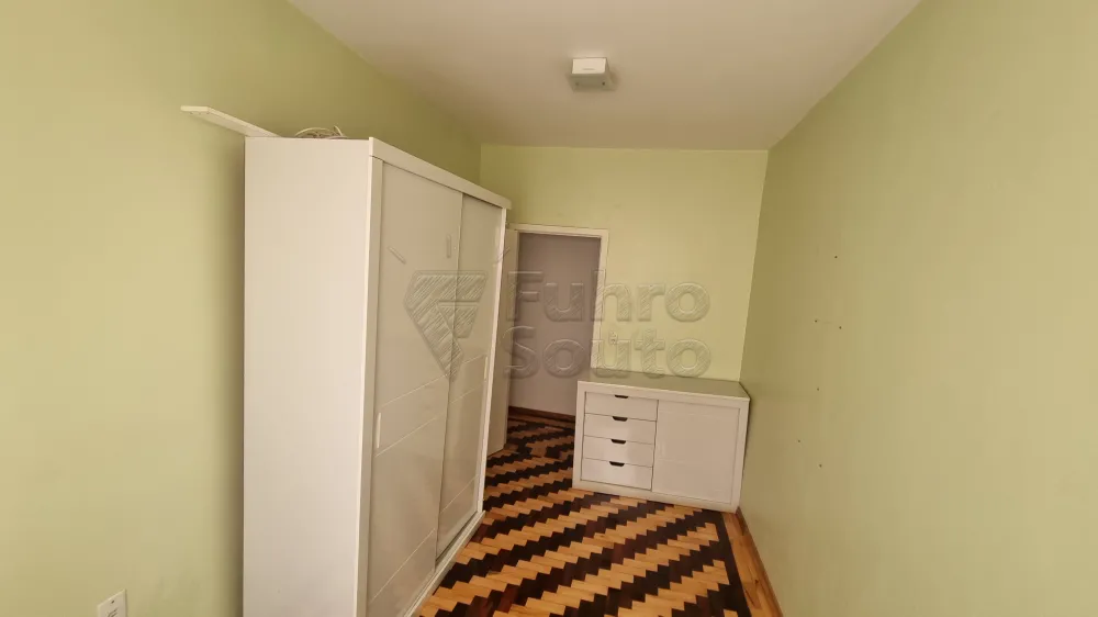 Comprar Casa / Padr&atilde;o em Pelotas R$ 700.000,00 - Foto 7