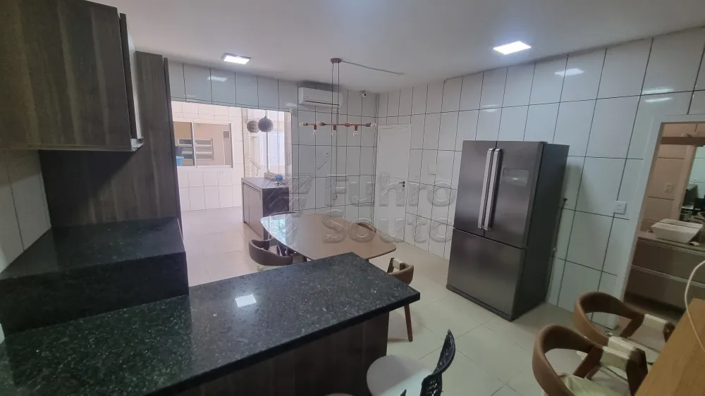 Comprar Casa / Padr&atilde;o em Pelotas R$ 700.000,00 - Foto 2