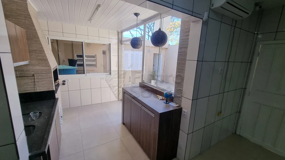 Comprar Casa / Padr&atilde;o em Pelotas R$ 700.000,00 - Foto 3