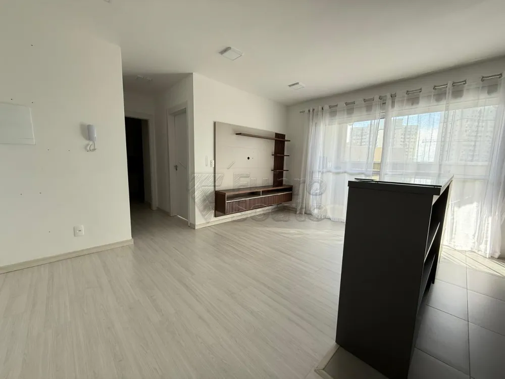 Comprar Apartamento / Padr&atilde;o em Pelotas R$ 340.000,00 - Foto 2