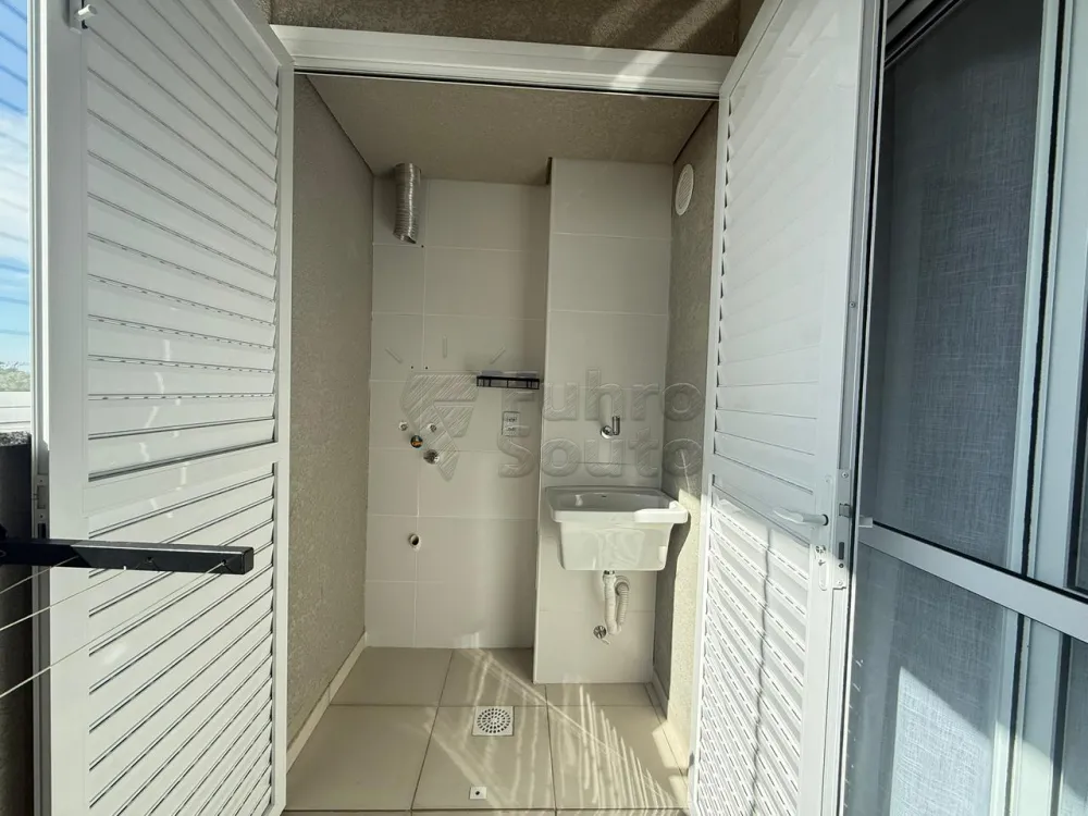 Comprar Apartamento / Padr&atilde;o em Pelotas R$ 340.000,00 - Foto 8