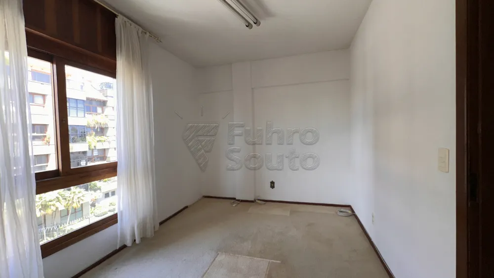 Comprar Apartamento / Padr&atilde;o em Pelotas R$ 650.000,00 - Foto 7