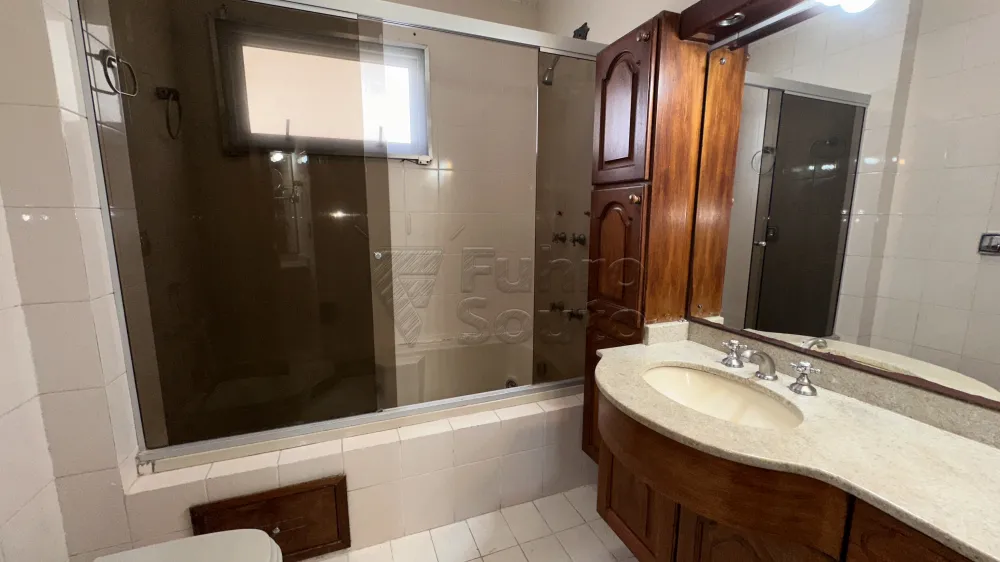 Comprar Apartamento / Padr&atilde;o em Pelotas R$ 650.000,00 - Foto 12