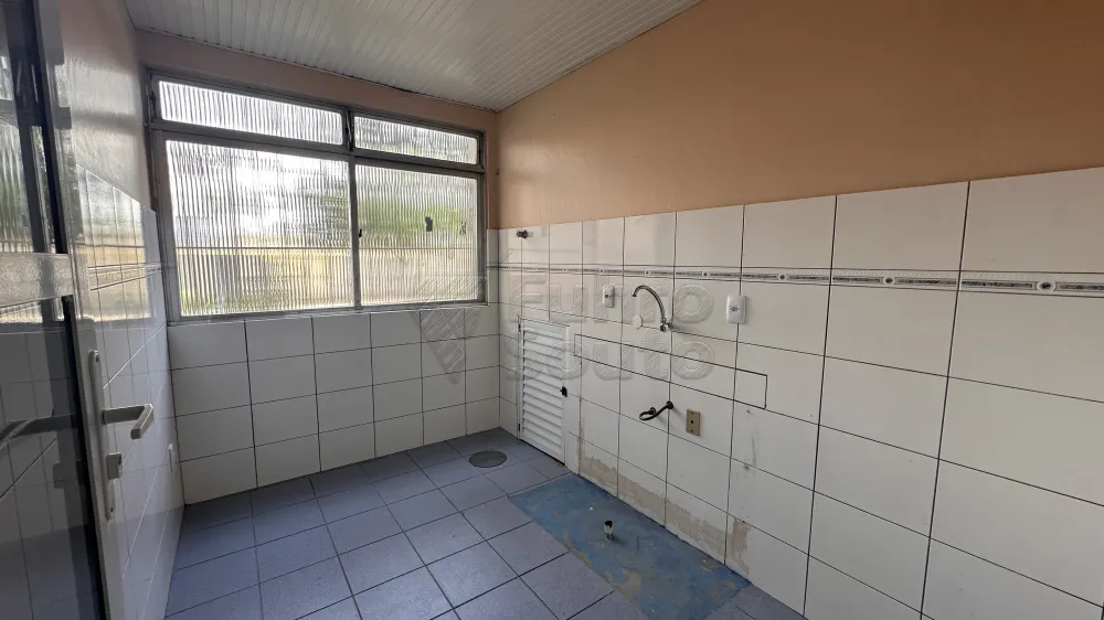 Comprar Apartamento / Padr&atilde;o em Pelotas R$ 230.000,00 - Foto 4