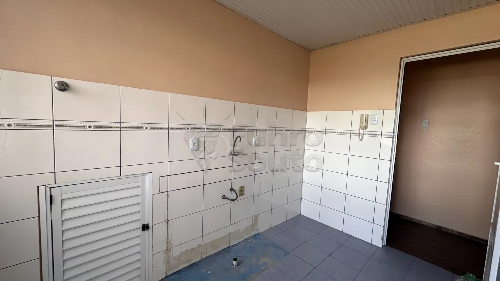 Comprar Apartamento / Padr&atilde;o em Pelotas R$ 230.000,00 - Foto 5