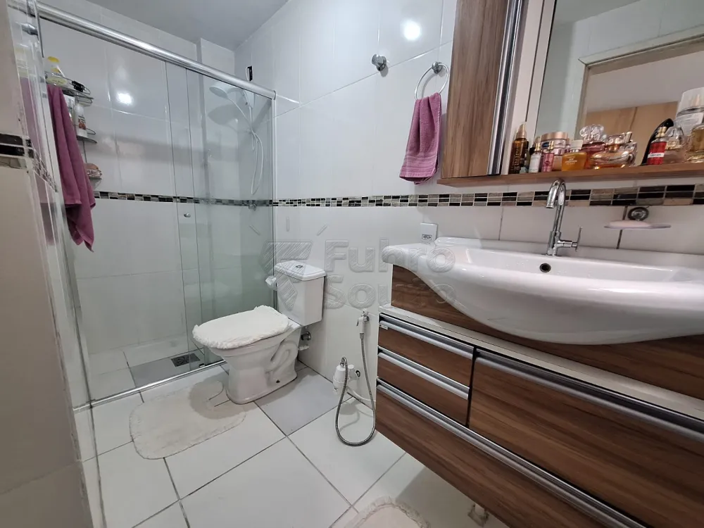 Comprar Apartamento / Padr&atilde;o em Pelotas R$ 270.000,00 - Foto 6