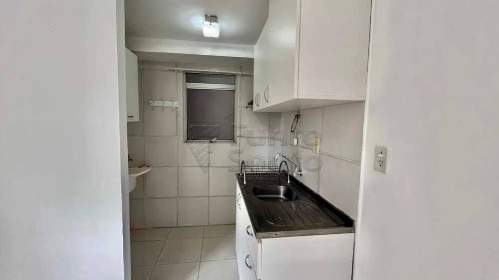 Comprar Apartamento / Padr&atilde;o em Pelotas R$ 140.000,00 - Foto 2