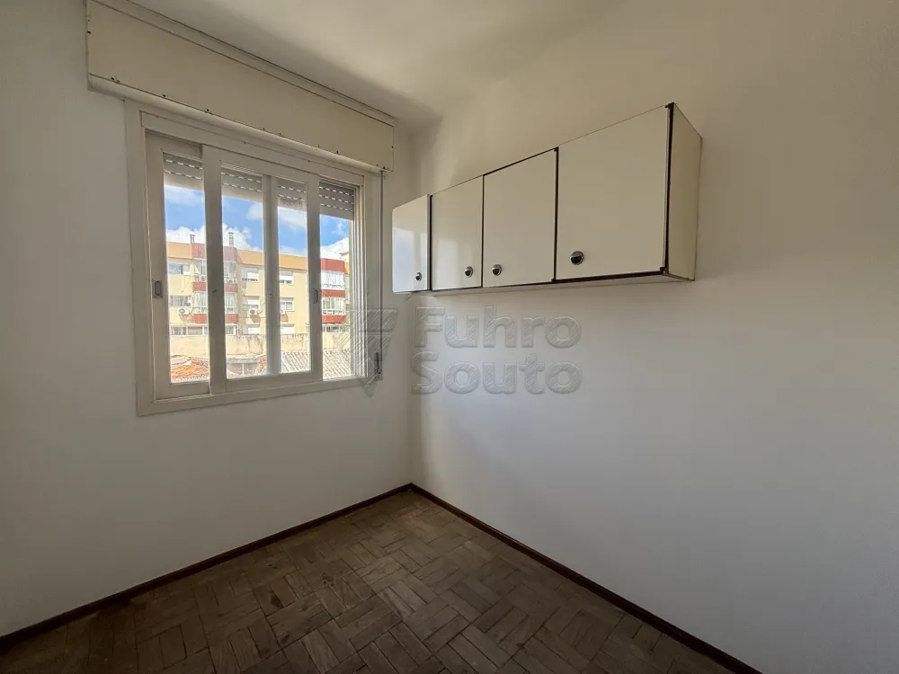 Comprar Apartamento / Padr&atilde;o em Pelotas R$ 298.000,00 - Foto 3