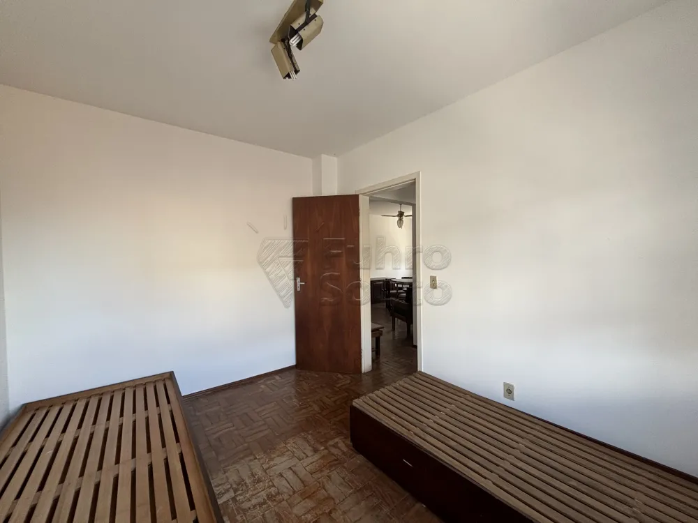 Comprar Apartamento / Padr&atilde;o em Pelotas R$ 298.000,00 - Foto 5