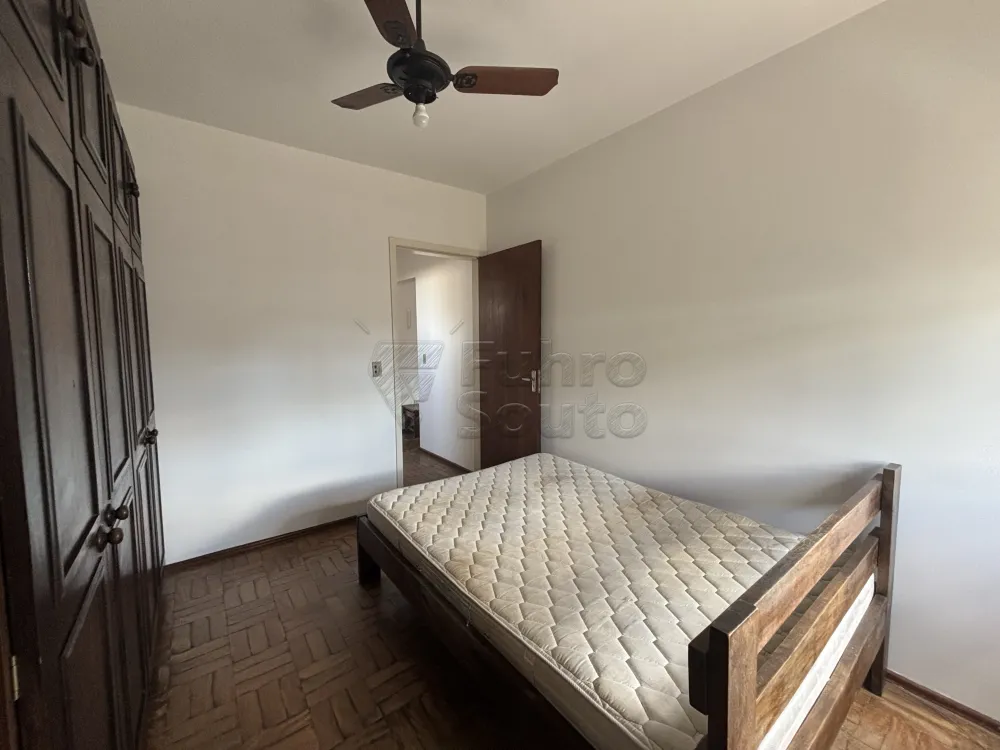 Comprar Apartamento / Padr&atilde;o em Pelotas R$ 298.000,00 - Foto 4