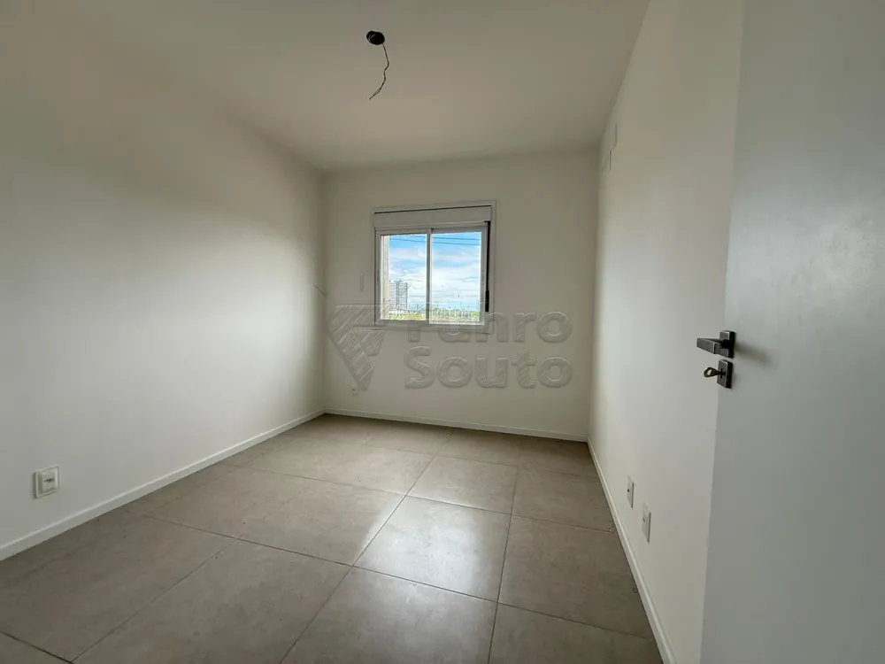 Comprar Apartamento / Padr&atilde;o em Pelotas R$ 260.000,00 - Foto 4