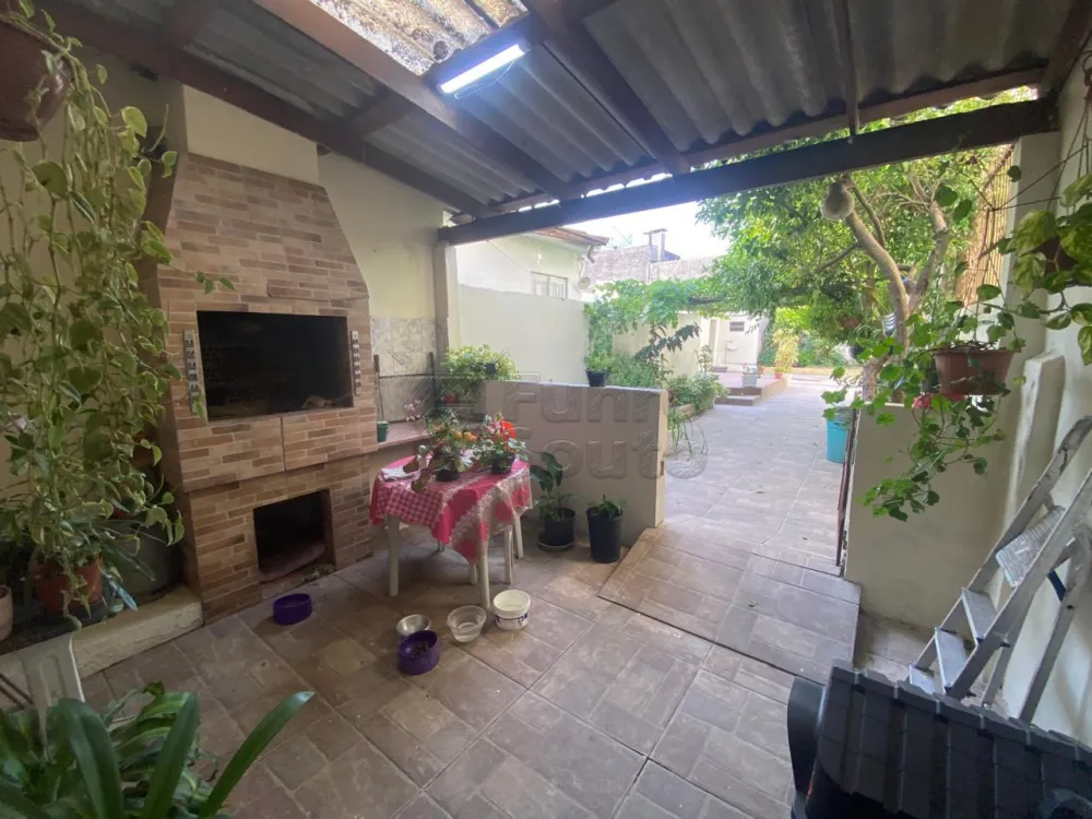 Comprar Casa / Padr&atilde;o em Pelotas R$ 460.000,00 - Foto 9