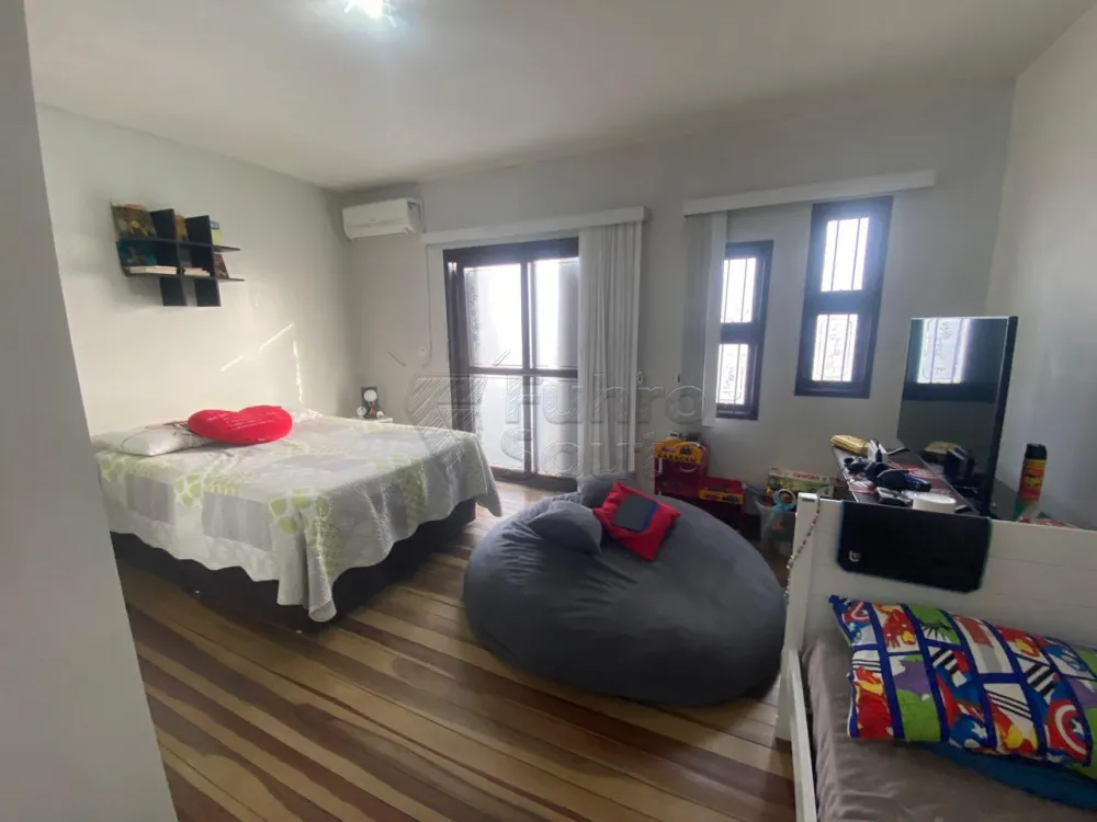 Comprar Casa / Padr&atilde;o em Pelotas R$ 460.000,00 - Foto 7