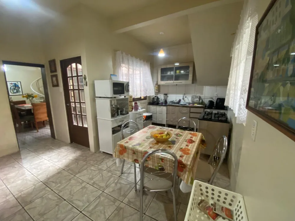 Comprar Casa / Padr&atilde;o em Pelotas R$ 460.000,00 - Foto 3