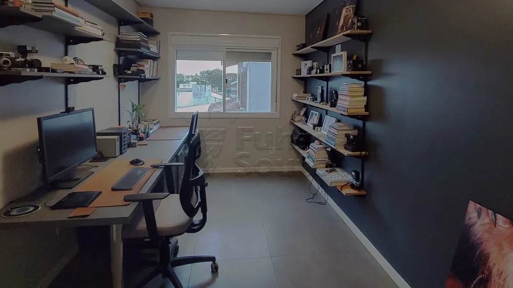 Comprar Casa / Padr&atilde;o em Pelotas R$ 650.000,00 - Foto 4