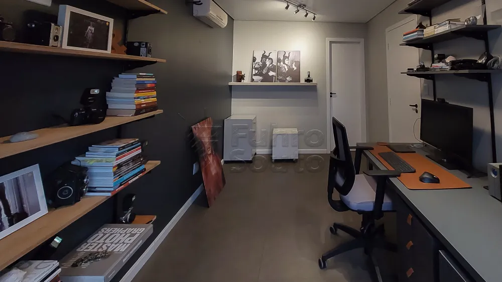 Comprar Casa / Padr&atilde;o em Pelotas R$ 650.000,00 - Foto 5