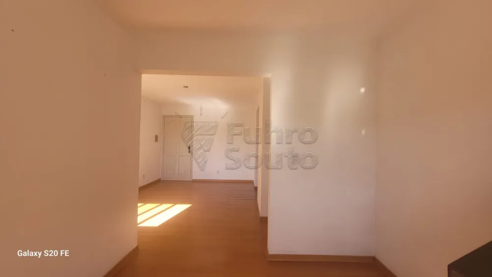 Comprar Apartamento / Padr&atilde;o em Pelotas R$ 261.000,00 - Foto 3