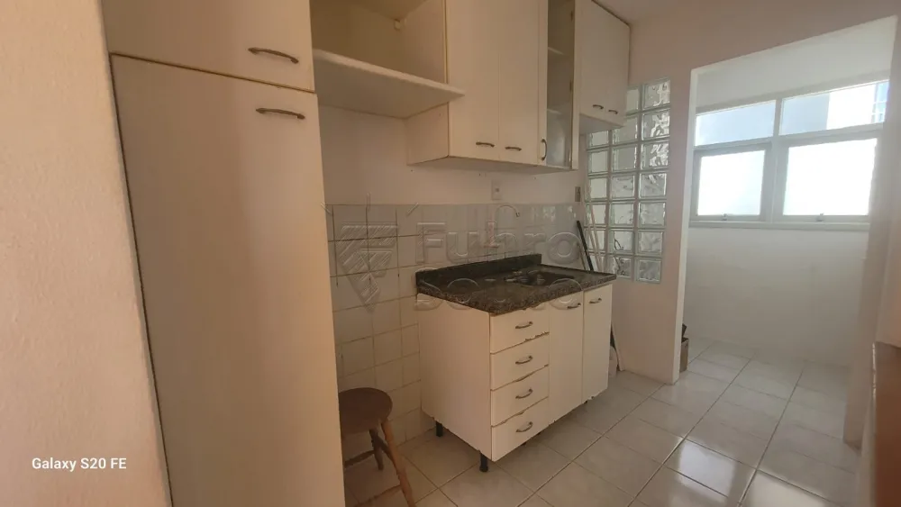 Comprar Apartamento / Padr&atilde;o em Pelotas R$ 261.000,00 - Foto 4