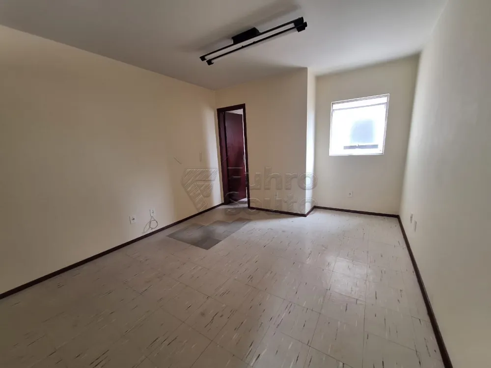 Comprar Comercial / Sala em Condom&iacute;nio em Pelotas R$ 90.000,00 - Foto 3