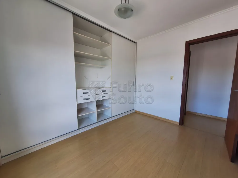 Comprar Apartamento / Padr&atilde;o em Pelotas R$ 350.000,00 - Foto 4