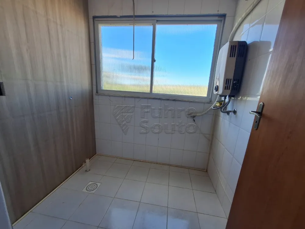 Comprar Apartamento / Padr&atilde;o em Pelotas R$ 350.000,00 - Foto 9