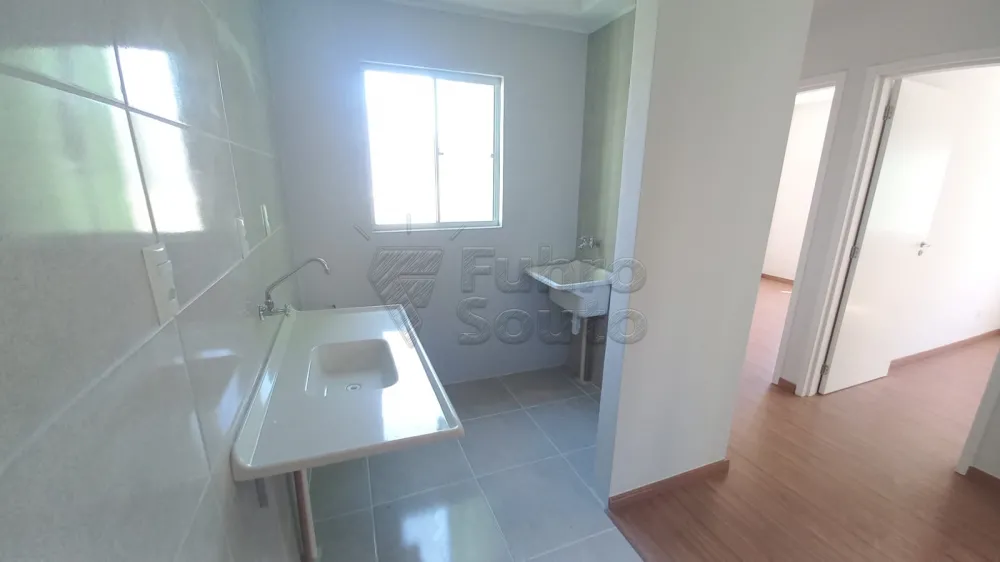Comprar Apartamento / Padr&atilde;o em Pelotas R$ 210.000,00 - Foto 3