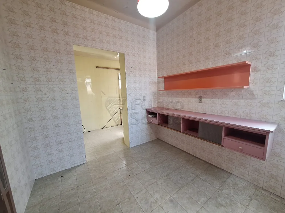 Comprar Casa / Padr&atilde;o em Pelotas R$ 700.000,00 - Foto 6