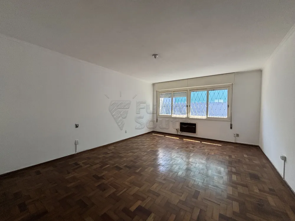 Comprar Casa / Padr&atilde;o em Pelotas R$ 1.600.000,00 - Foto 4