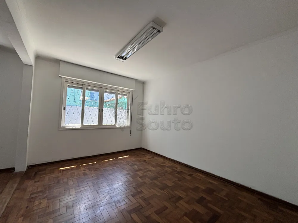 Comprar Casa / Padr&atilde;o em Pelotas R$ 1.600.000,00 - Foto 9