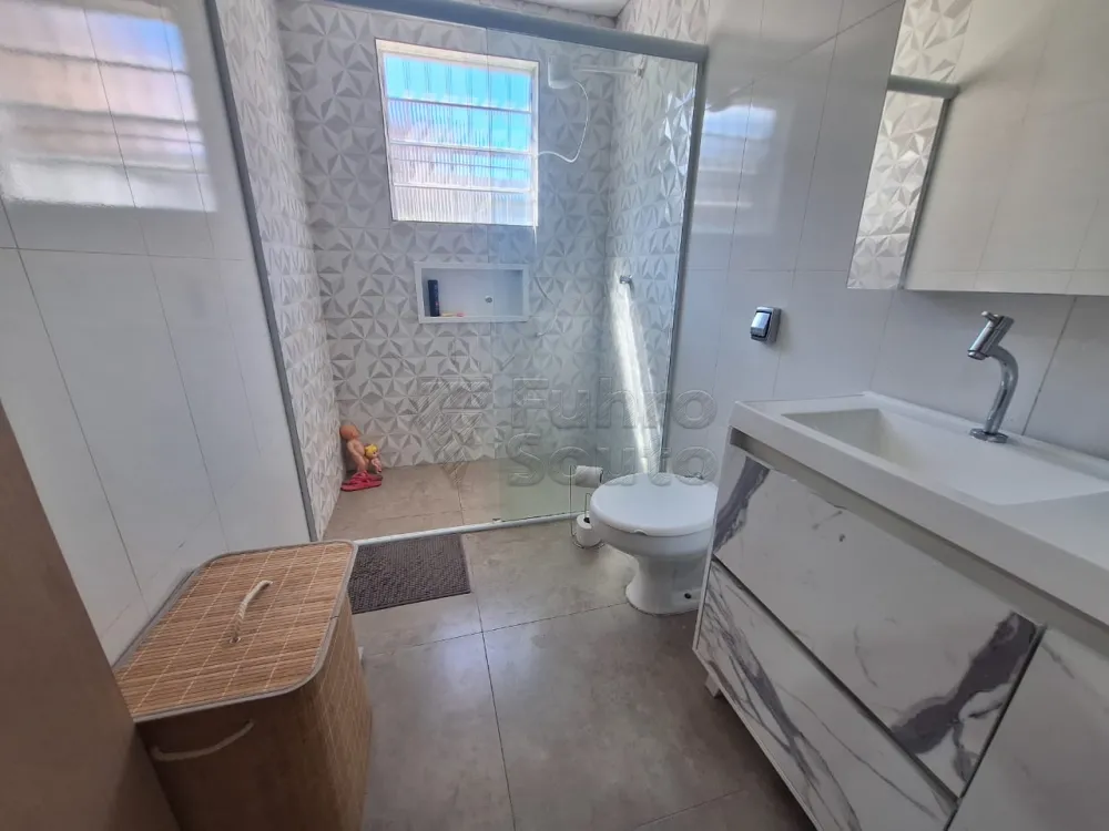 Comprar Casa / Padr&atilde;o em Pelotas R$ 550.000,00 - Foto 8