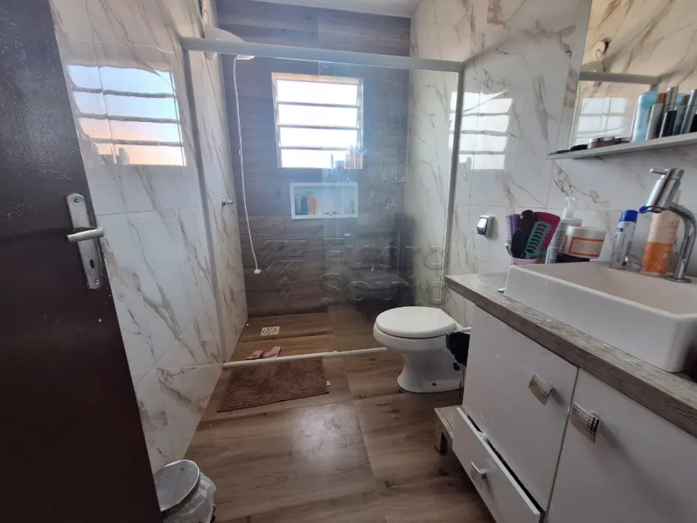 Comprar Casa / Padr&atilde;o em Pelotas R$ 550.000,00 - Foto 9