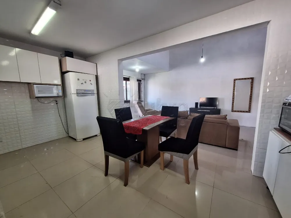 Comprar Casa / Padr&atilde;o em Pelotas R$ 550.000,00 - Foto 2